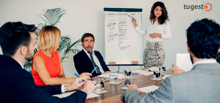 Reunión jefa y empleados