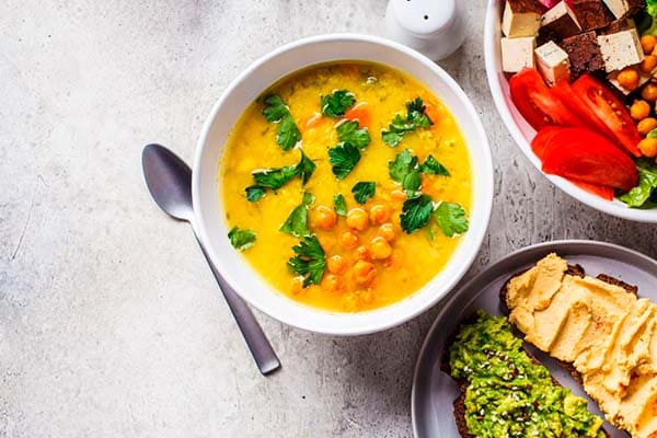 Mantener una dieta equilibrada y saludable aportará a nuestro organismo todo lo necesario para hacer frente al dia de forma productiva