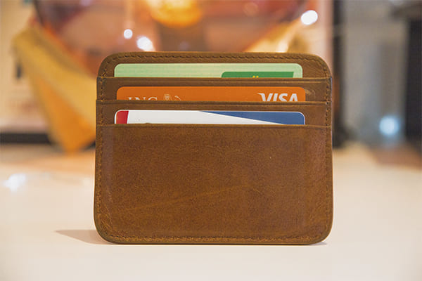 En este post detallamos el uso de las tarjetas de empresa por parte de las entidades y de los empleados