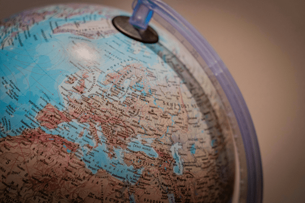 Si planeas llevar tu negocio más allá de las fronteras de tu país, resumimos en este post sus pros y contras