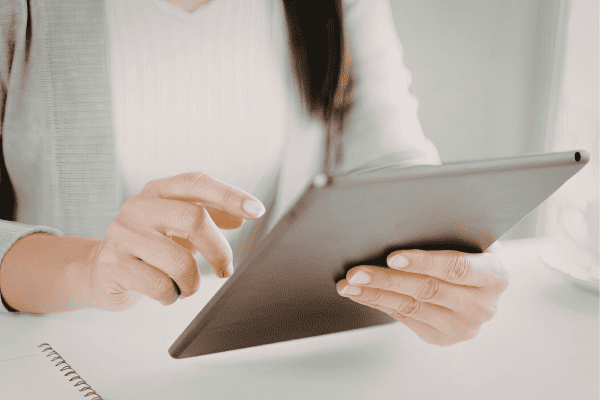 epresentación digital de una firma electrónica avanzada en un contrato de trabajo mediante tablet